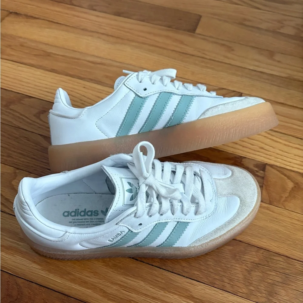 Women’s Sambae shoes with teal stripe - Picture 2 of 4
